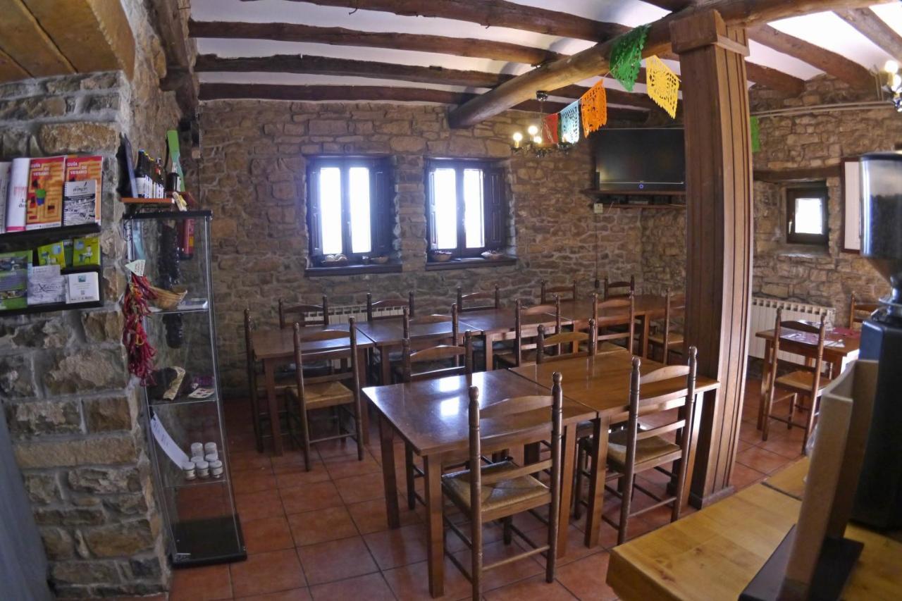 Albergue Restaurante De Artieda Exterior foto
