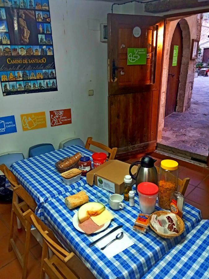 Albergue Restaurante De Artieda Exterior foto